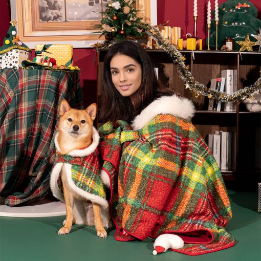 Poncho chaud à carreaux classique pour homme et chien - Compagnons festifs – Image 2